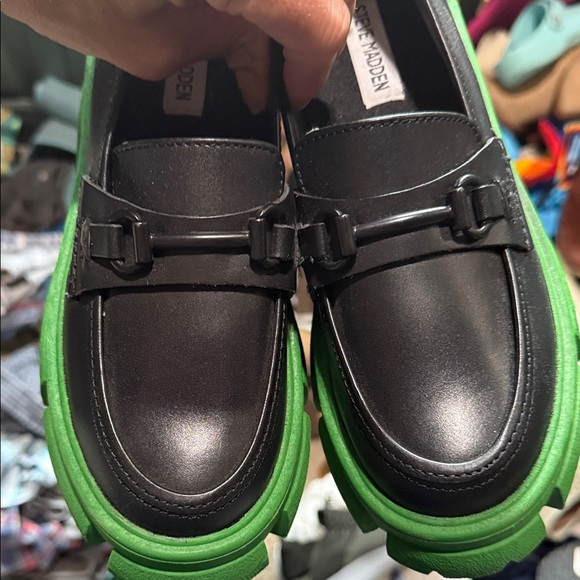 NWOT Steve Madden women’s Black Loafers with Green Lug Sole size 6 - Picture 7 of 7